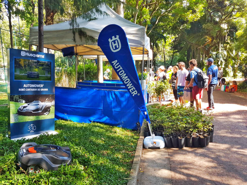 Husqvarna distribui mudas de árvores em ação com Esporte Clube Pinheiros