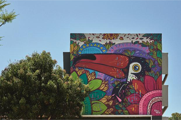 01 fachada ruy espinheira com grafite de damiel toys cre udito jomar braganc a