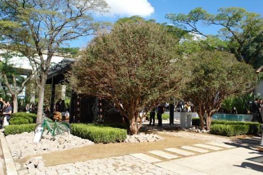 26_casa_cor_-_Praca_das_Jabuticabeiras_-_Paula_Magaldi_520x347